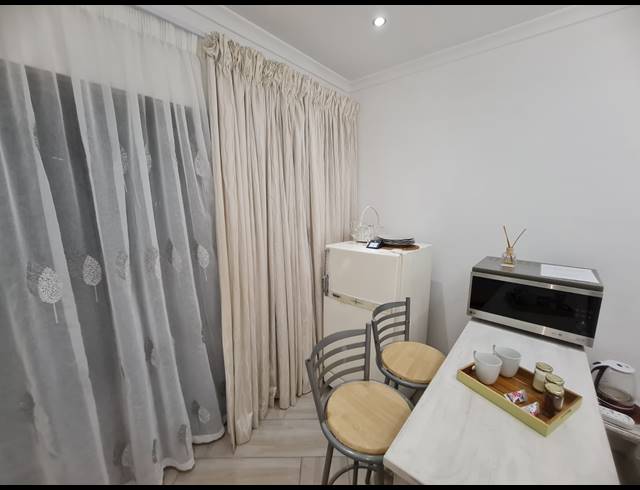 9 BEDROOM FREESTANDING FOR SALE IN HERRWOOD PARK